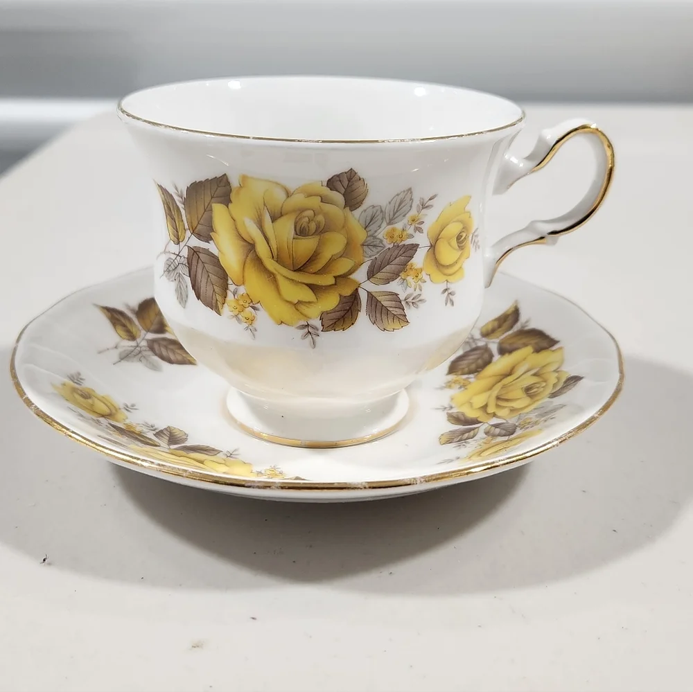 Queen Anne, Yellow Rose Bone China Teacup and Saucer Set - Picture 1 of 7